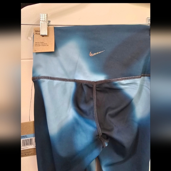 Nike Yoga Dry Fit Women's Blue Patterned Leggings Sz M - Picture 9 of 9